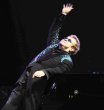  Elton y Pausini tomarán el fin de semana. A lo largo de sus más de 40 años de carrera musical, Elton John ha colocado más de 50 canciones en las listas de éxitos.