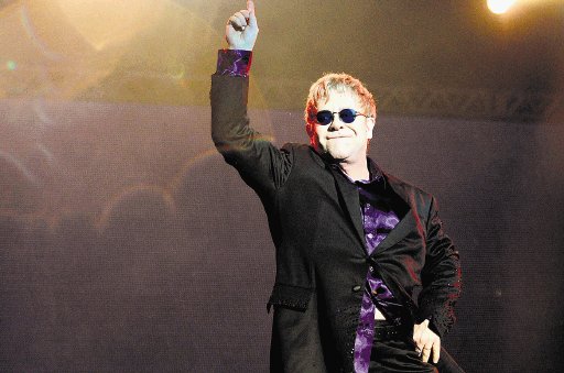 Era ayer o nunca Sir Elton John y su banda en el estadio Ricardo Saprissa