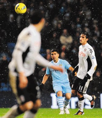 Manchester City fue una avalancha El líder goleó 3-0 al Fulham de Ruiz, que jugó 22 minutos del partido pasado por nieve