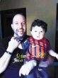  “Ser papá me volvió loco”. Comparten hasta los gustos, aquí con el uniforme del Barça, el equipo de sus amores. Cortesía.