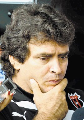 Óscar Ramírez: “No es sacar el látigo” Técnico de Alajuelense no cree que se necesite mano dura