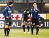  Inter sumido en una gran crisis. Esteban Cambiasso y Javier Zanetti no pueden creer el mal momento en el que está su equipo, en el calcio italiano.AP.
