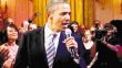 Obama se entretiene. Obama cantó durante el concierto en su casa. Internet.