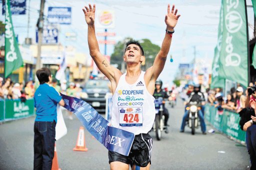  El triunfo se apellida Mora. Hiber Mora se adueñó de las calles de Tibás, y se convirtió en el primer vencedor de la carrera Cicadex. Marcela Bertozzi.