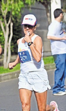 Mayra corrió por lasalud de su hijo. Mayra Pereira ganó su primera carrera en San José.Mario Castillo.