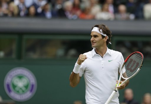 Roger Federer a cuartos de final en Wimbledon. El suizo tuvo un mejor desempeño ante el belga. EFE.