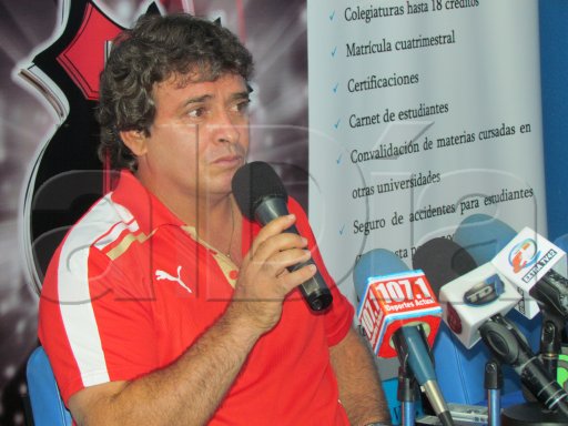 “Machillo” satisfecho con respuesta de jugadores. El estratega dice que aún le falta trabajar con el equipo. Hermes Solano.