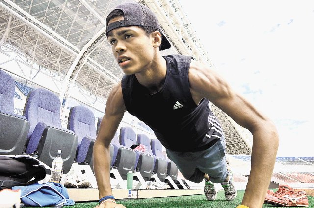  El desafío es para los juveniles. Víctor Emilio Ortiz competirá en los 800 metros. Archivo.