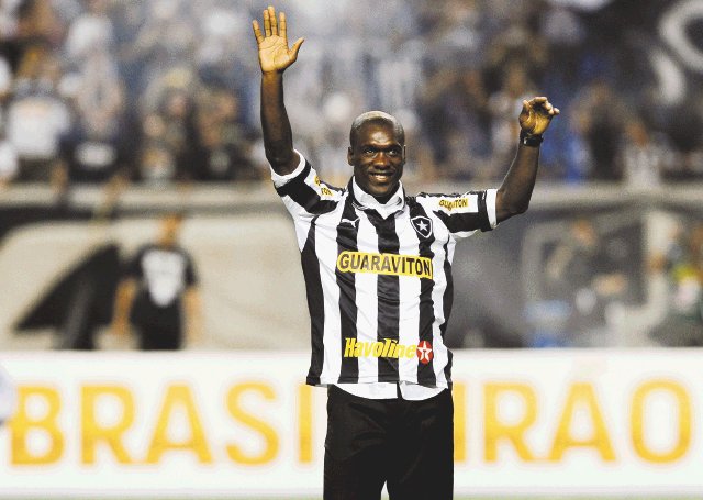 Seedorf y Forlán presentados en el Botafogo. 