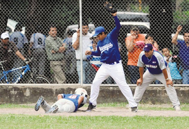  Nicas nos dieron tanda. Nicaragua doblegó a Costa Rica en un juego donde los ticos deben mejorar más en concentración.Fotos JOsé Rivera