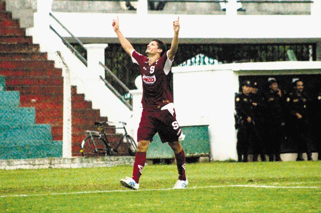  “S” tuvo que sudarla Saprissa venció 1 a 2 al Antigua de la Segunda División de Guatemala