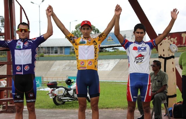 Mudarra y Marín ganan etapa hoy de Vuelta de la Juventud. Los ganadores en categoría juvenil. CORTESÍA.