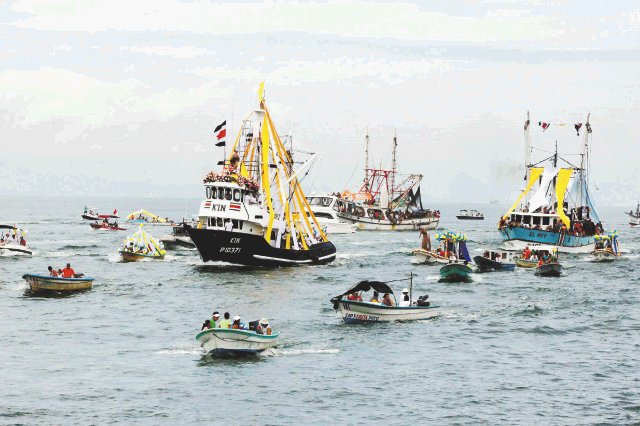  Cientos observaron a la Virgen del Mar Puntarenas y sus embarcaciones se lucieron ayer