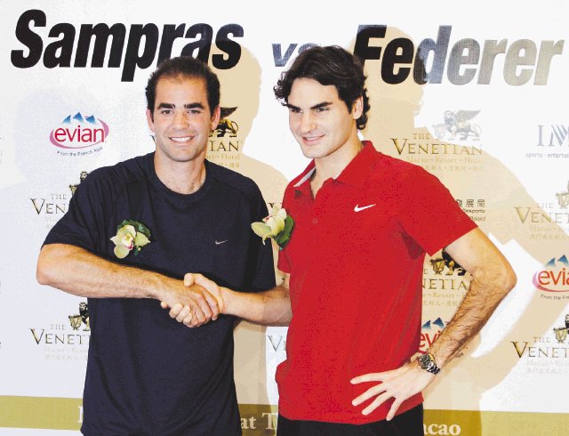  Federer y su nueva marca. Roger Federer (derecha) con Pete Sampras en una foto de hace cinco años.AP.