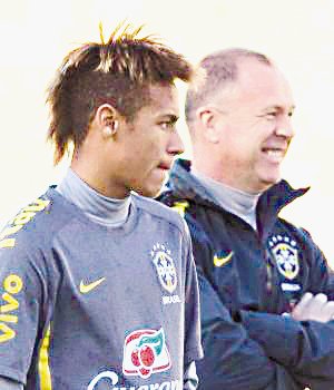  “Tienen mal gusto”. Neymar (izq).