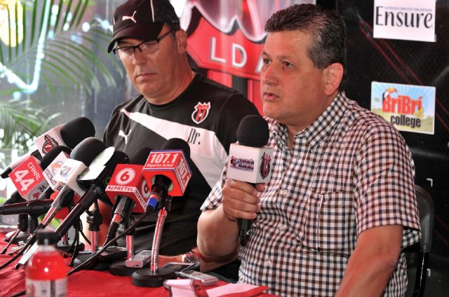 “Froylán está pensando en retirarse, pero aún no toma la decisión”. Alfredo Gómez y Raúl Pinto. Manuel Vega