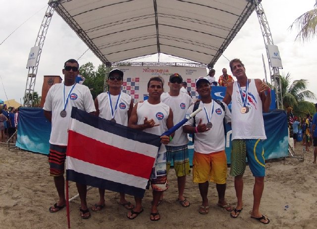 Costa Rica logra bronce y cobre en Mundial Máster de Surf. Selección Máster de Costa Rica que participó en el Mundial en playa Colorado de Rivas, Nicaragua. Cortesía de Marco Montero. 