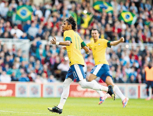  Brasil busca un título que no tiene. Neymar ha jugado 18 partidos con la selección y ha anotado nueve goles. Brasil espera que de su mano logren el oro.Archivo