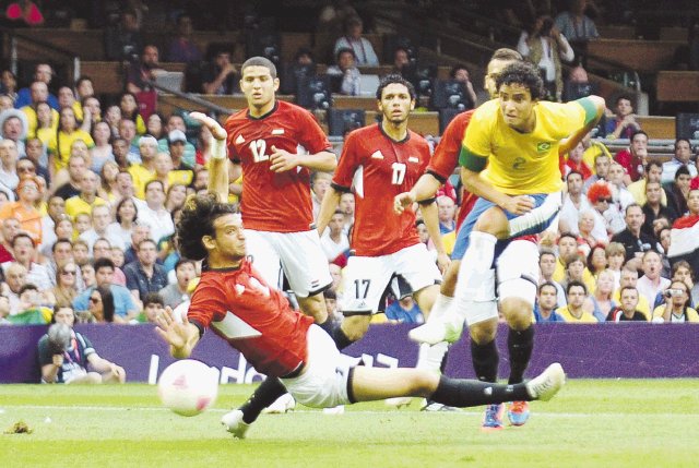  ¡Primer golpe verdeamarela!. El brasileño Rafael marca el 1-0 a Egipto. “Tuvimos un primer tiempo perfecto”, dijo el volante.EFE.