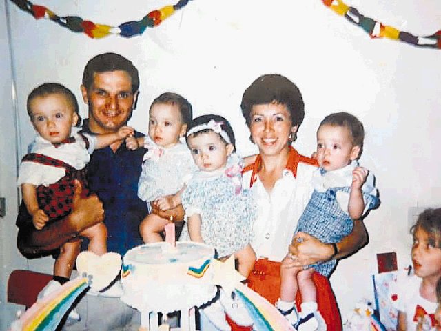 Cuatro caminos. Cuando los cuatrillizos Vargas Montero nacieron habían pasado 28 años desde que no se daba un caso de un parto múltiple en el país. Cortesía.