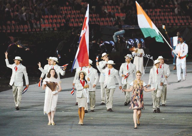 Mis respetos para los deportistas olímpicos. La delegación tica en el desfile de inauguración de los Jugeos Olímpicos de Londres 2012. AFP.