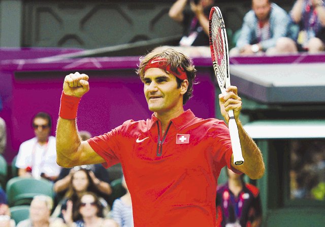  A Federer casi se lo comen los nervios. El tenista suizo avanzó un paso más en su gran objetivo: la presea dorada. AFP.