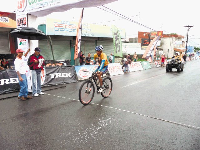 Lico” Ramírez rey del Endurance. El ciclista Federico “Lico” Ramírez conquistó San Carlos en la sexta fecha de la Copa Endurance.Cortesía Endurance