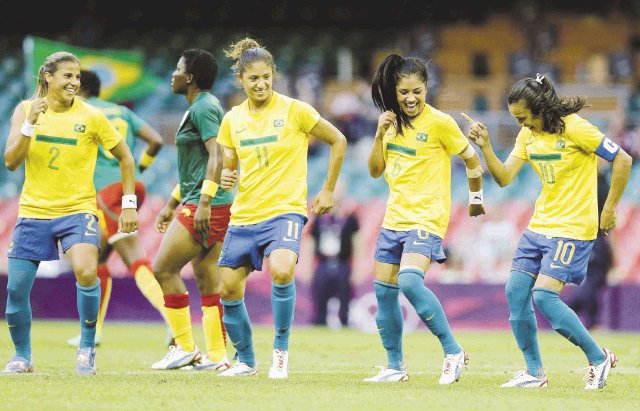  Marta quiere bañarse en oro. Las brasileñas quieren bailar samba y encaminarse en su afán de ganar la presea dorada.AP.