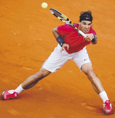  Rafa celebrará su cumpleaños. El español Rafael Nadal, hoy llega a 26 años de edad. Hoy el torneo parisino continúa por la cadena ESPN desde las 7 a.m. EFE.