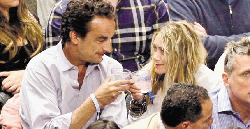 Mary-Kate con hombre mayor que ella. Mary-Kate Olsen y Olivier Sarkozy.