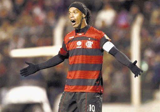  Pillan a “Dinho”. El “Fla” revela video con indisciplinas de Ronaldinho en hotel de Londrina.