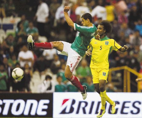 México de medio ver. México no pudo golear a una Guyana que se paró bien en el Azteca y tuvo para hacer más goles.AFP