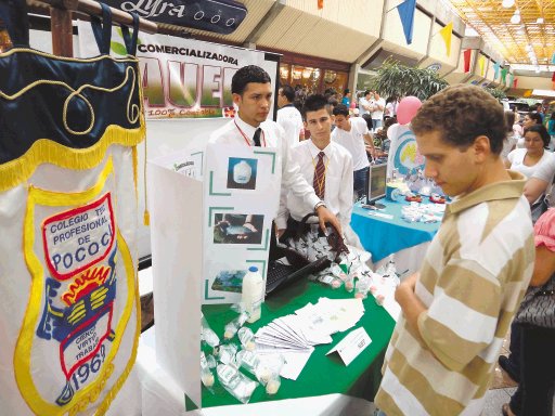  Jóvenes empresarios mostraron sus productos. 17 microempresas estudiantiles salieron de este proyecto empresarial.Herlen Gutiérrez.