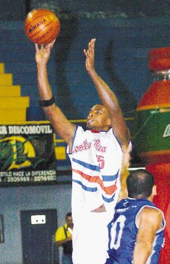 Basket inicia con fogueo. Clifford Stmith. Archivo.