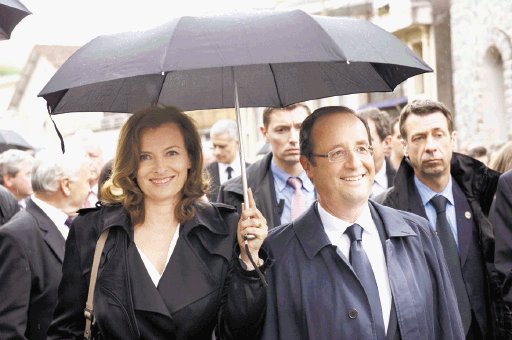 Primera dama no apoya a la “ex”. Valérie Trierweiler apoya al adversario. Reuters.