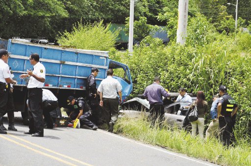  Eluden retén policial y colisionan con camión Eslabón de Turrialba