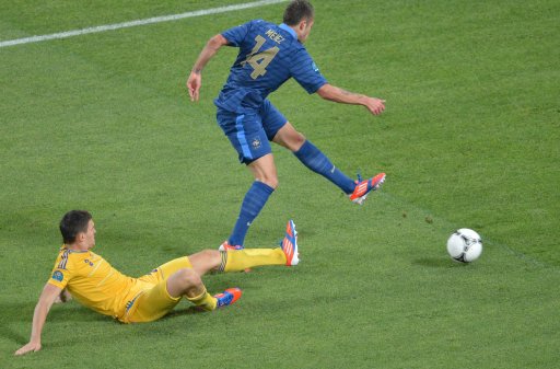 Eurocopa: Francia derrota 2-0 al anfitrión Ucrania. 