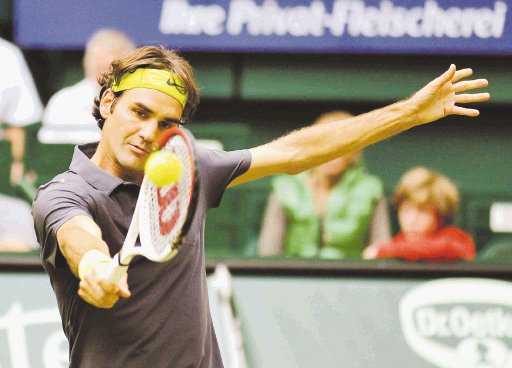  ¡Qué humilde es Federer!. Federer ganó con sus hijas en las graderías. EFE.