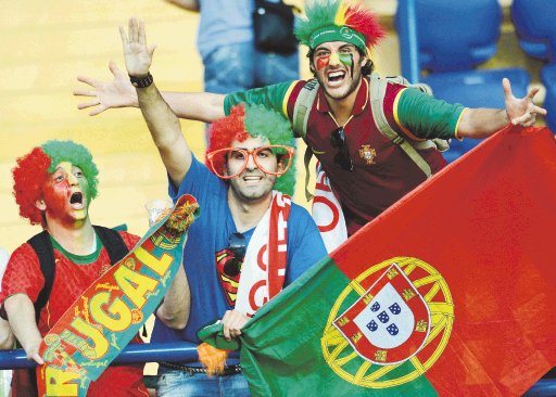 Los lusos dieron rienda suelta a la alegría, una vez que terminó el encuentro. Portugal se las verá en cuartos de final contra la República Checa.. 
