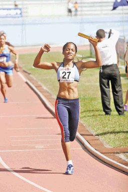 Tracy Joseph ganó los 200 metros planos en Ecuador. Tracy se impuso en 200 m.