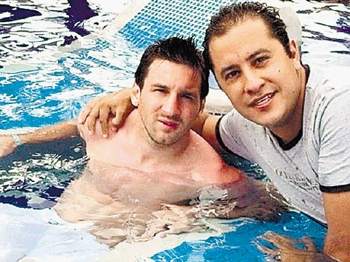 Messi de vacaciones. Messi con un aficionado.