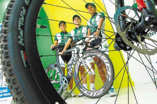  Desafían a cualquiera. Cristina Cortés, Paula Herrera y Edith Guillén, buscarán figurar en la próxima Vuelta Femenina en agosto.Alexander Otárola.