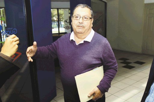  Mejor pónganse a investigar. Salguero, dirigente FIFA, el jueves en los interrogatorios en Guatemala.P. Libre.(Guatemala)