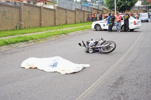 Menor muere al chocar contra moto. El accidente se dio en La Unión. Javier Chaves.