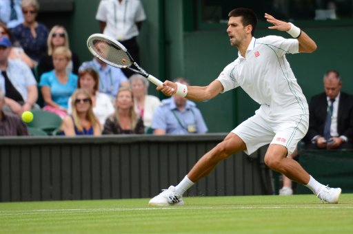 Djokovic accede a octavos de final, Mónaco, eliminado en Wimbledon. Novak Djokovic durante el juego de hoy. AFP.