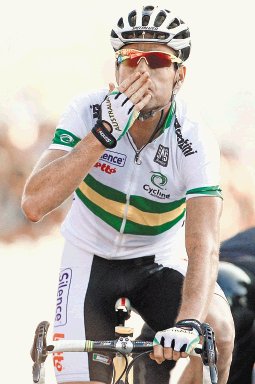  No esperen ataques. El australiano Cadel Evans tiene 35 y en el 2011, ganó su primer título en el Tour de Francia.