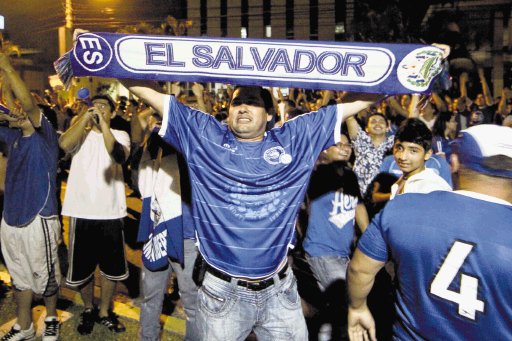  El Salvador en “alitas de cucaracha” FIFA le abrió un expediente disciplinario