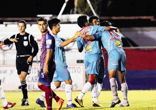 Santos óleos para el Orión Guapileños ganaron 0-3 en Tarrazú