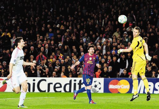  Pulga de otro planeta Messi hizo historia con sus cinco goles ante el Leverkusen