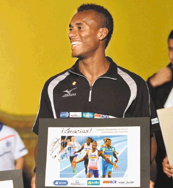 Nery Brenes: “Estoy impactado” El velocista dijo que el premio más grande que ha ganado, es el cariño del pueblo costarricense
